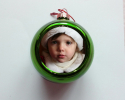 Boule de Noël vert clair à personnaliser avec une photo